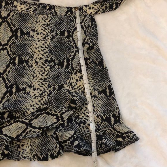 Black/gray snake print wrap skirt from Nasty Gal. - Picture 10 of 11
